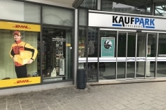 Eingangsbereich neben der DHL-Filiale