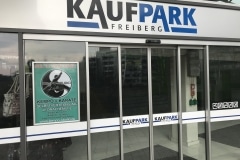 Eingangsbereich neben der DHL-Filiale